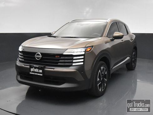 Used 2025 Nissan Kicks SR FWD image 45