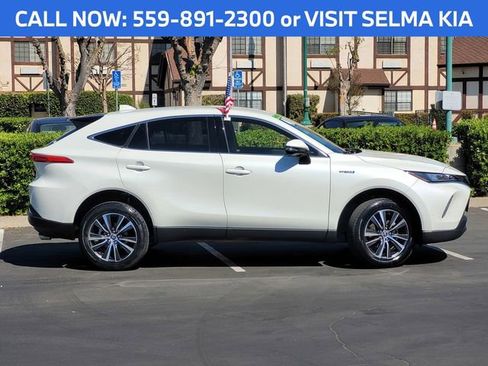 Used 2021 Toyota Venza LE w/ Carpet Mat Package (TMS) image 4