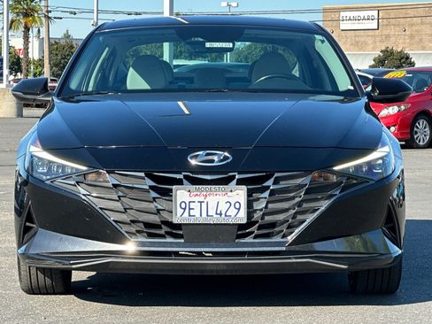 Used 2023 Hyundai Elantra Limited w/ Preferred Accessory Package FWD image 9