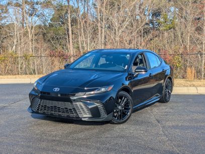 Used 2025 Toyota Camry SE w/ Multimedia Upgrade Package