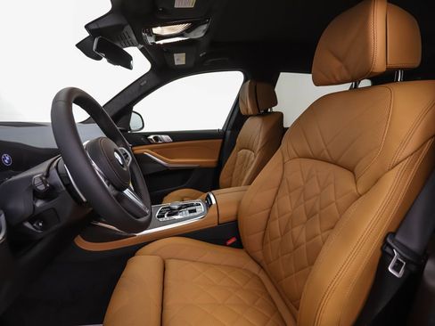New 2026 BMW X7 xDrive40i w/ M Sport Package AWD/4WD image 11