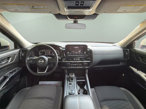 Used 2023 Nissan Pathfinder SV w/ SV Premium Package AWD/4WD image 13