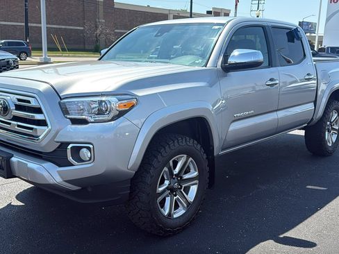 Used 2019 Toyota Tacoma Limited AWD/4WD image 3