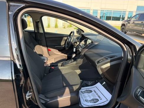 Used 2018 Ford Focus SEL w/ Winter Package FWD image 11
