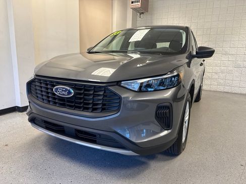 Used 2023 Ford Escape AWD image 12