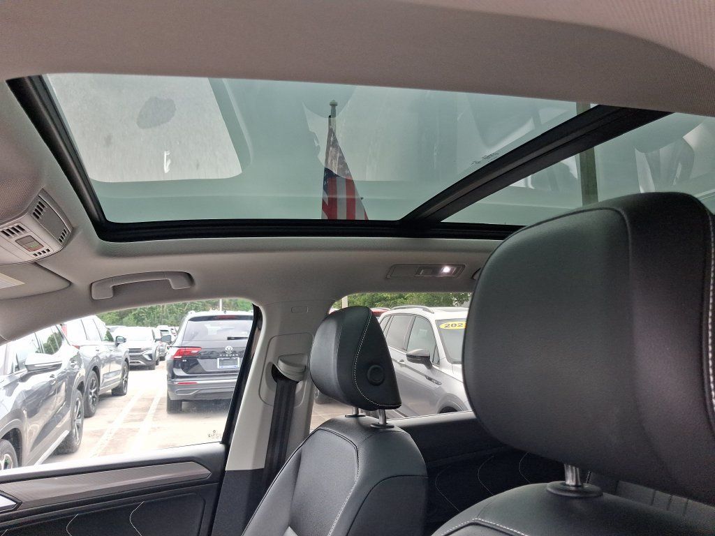 Certified 2023 Volkswagen Tiguan SE w/ Panoramic Sunroof Package FWD image 20