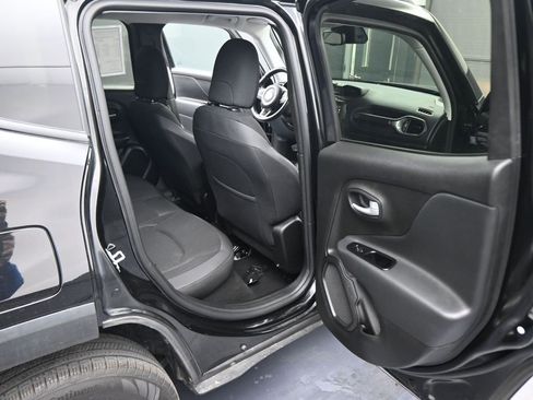 Used 2023 Jeep Renegade Latitude w/ Premium Group image 35