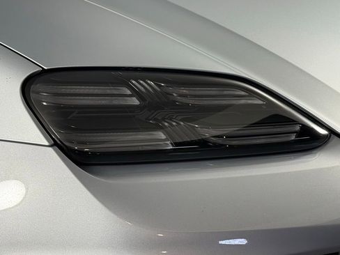 New 2025 Porsche Macan 4 Electric image 15