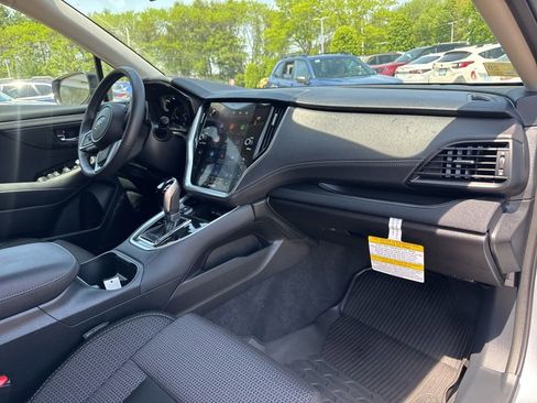 Used 2025 Subaru Outback Premium AWD/4WD image 9