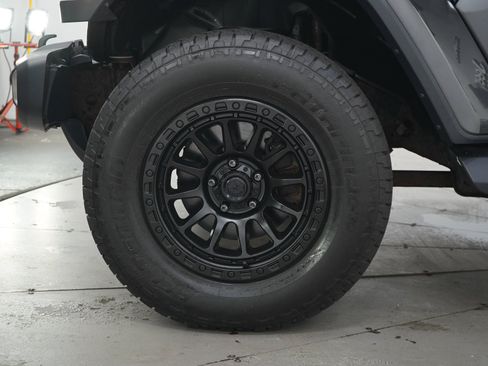 Used 2020 Jeep Wrangler Unlimited Sahara AWD/4WD image 29