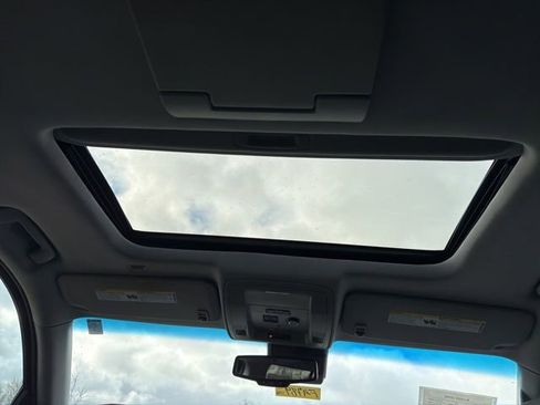 Used 2016 Chevrolet Suburban LTZ image 24