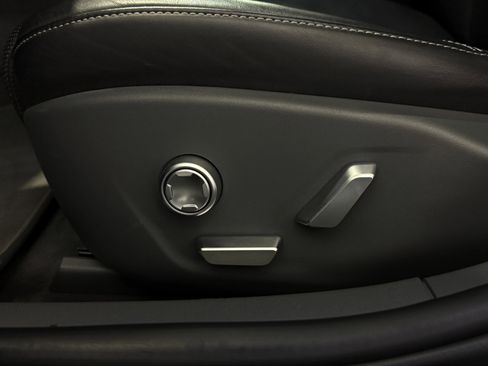 Used 2022 Lucid Air Grand Touring image 24