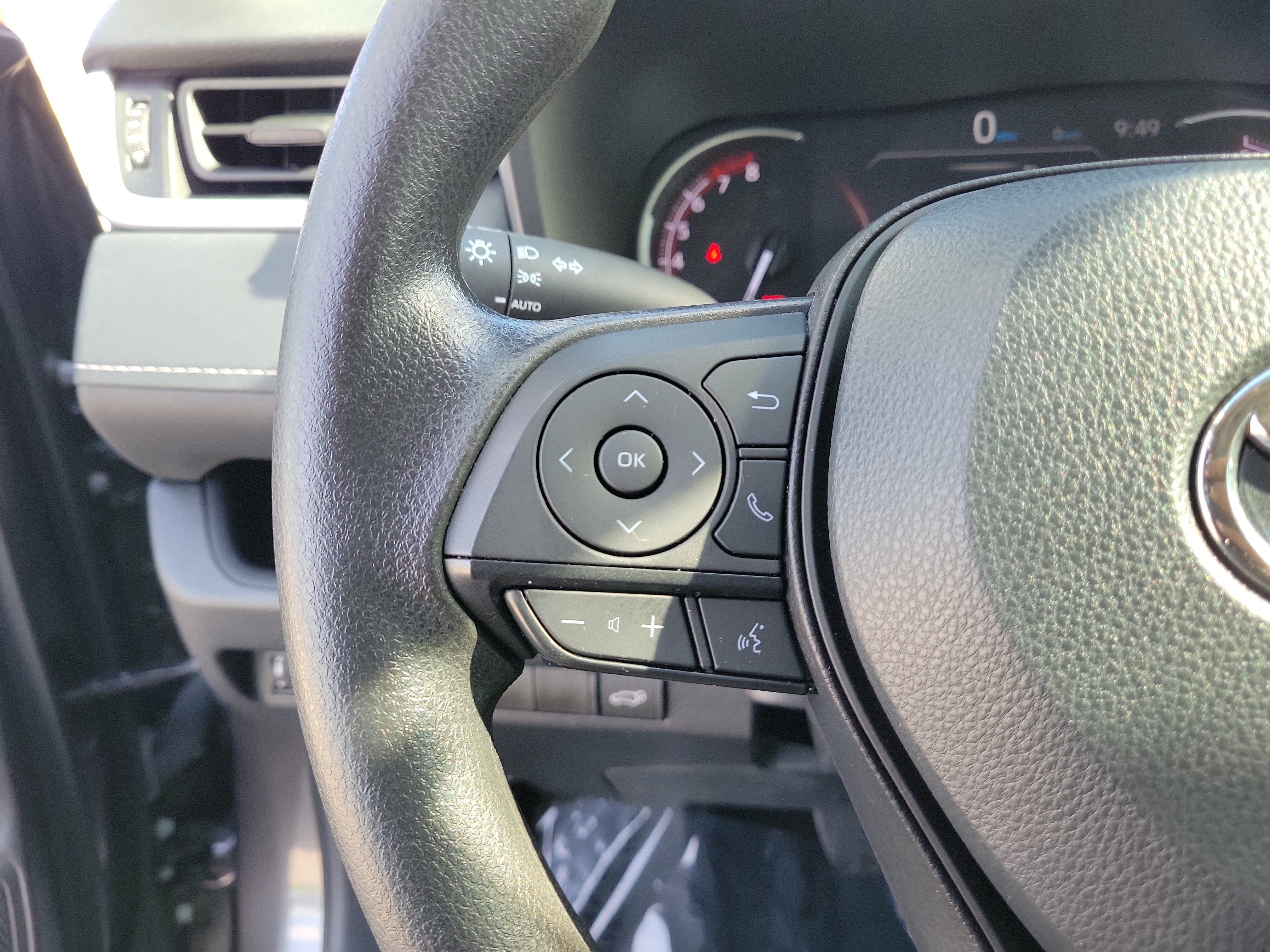 Used 2024 Toyota RAV4 XLE w/ Convenience Package FWD image 25