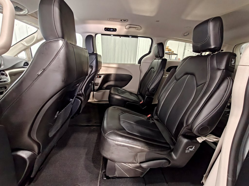 Used 2024 Chrysler Pacifica Touring-L FWD image 25