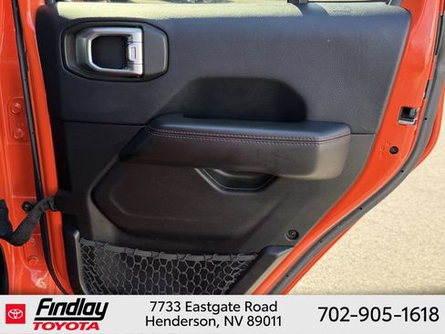 Used 2018 Jeep Wrangler Unlimited Rubicon w/ Dual Top Group AWD/4WD image 17