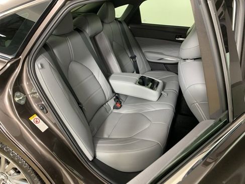 Used 2019 Toyota Avalon Limited image 35