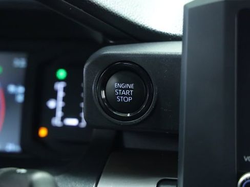 Used 2025 Toyota Tacoma SR5 AWD/4WD image 25
