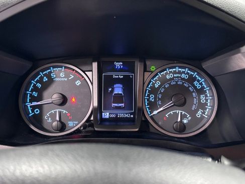 Used 2019 Toyota Tacoma TRD Sport AWD/4WD image 14