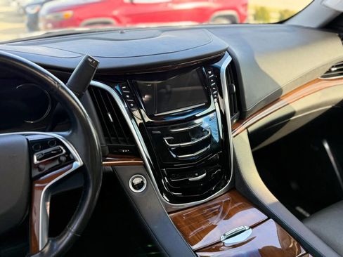 Used 2017 Cadillac Escalade Premium Luxury image 20
