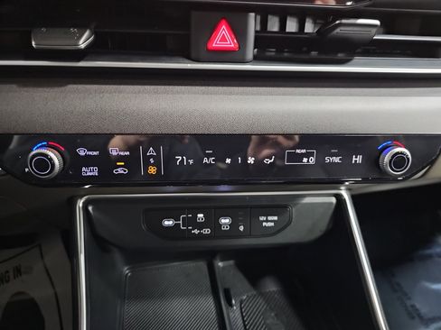 Used 2025 Kia Carnival SX image 23