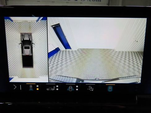 Used 2024 Chevrolet Silverado 2500 ZR2 w/ Technology Package image 19