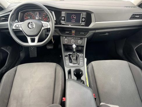 Used 2019 Volkswagen Jetta SE image 3