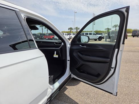 New 2026 Jeep Grand Cherokee Laredo RWD image 18