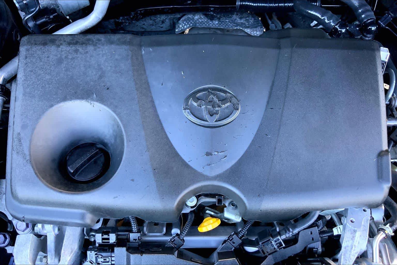 Used 2021 Toyota RAV4 XLE AWD/4WD image 32