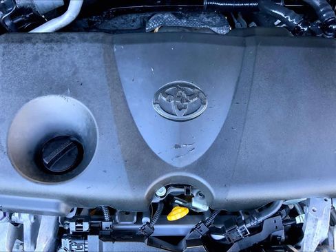 Used 2021 Toyota RAV4 XLE AWD/4WD image 32
