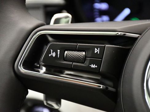 Certified 2025 Porsche Macan image 28