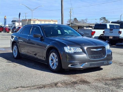 Used 2019 Chrysler 300 Touring image 23