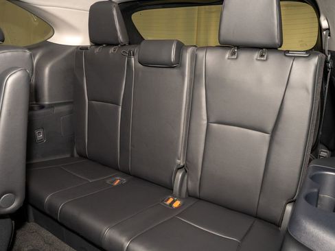 Certified 2024 Toyota Highlander XLE image 11