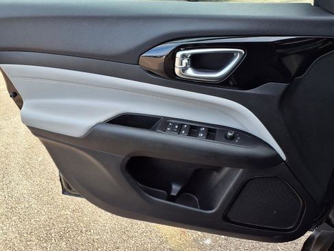 Used 2022 Jeep Compass Limited image 22