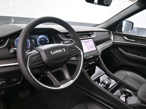 New 2025 Jeep Grand Cherokee Limited w/ Trailer Tow Package image 23