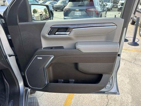 Used 2024 Chevrolet Silverado 1500 LTZ AWD/4WD image 31