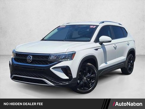 Used 2022 Volkswagen Taos SE FWD image 1