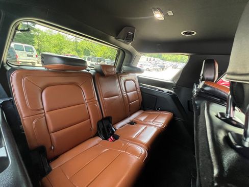 Used 2019 Lincoln Navigator Reserve AWD/4WD image 11