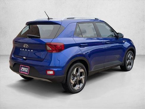 Used 2025 Hyundai Venue Limited FWD image 6