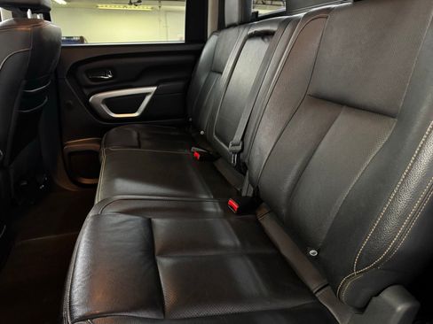 Used 2018 Nissan Titan SL w/ Chrome Package AWD/4WD image 7