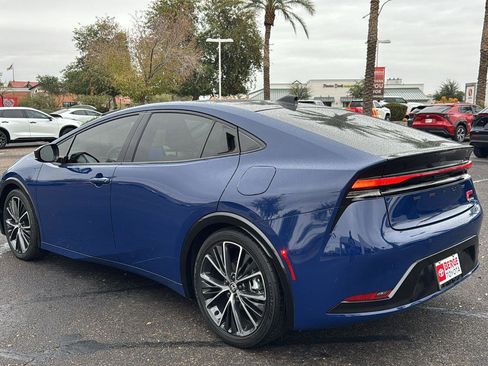 Used 2025 Toyota Prius XLE image 4