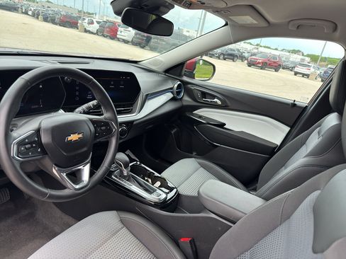 Used 2024 Chevrolet Trax LT w/ Driver Confidence Package FWD image 25