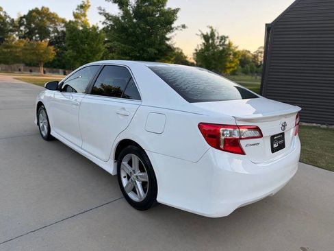 Used 2012 Toyota Camry SE FWD image 2