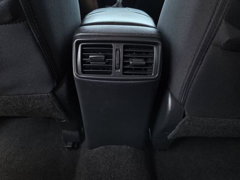 Used 2018 Nissan Rogue SV AWD/4WD image 22