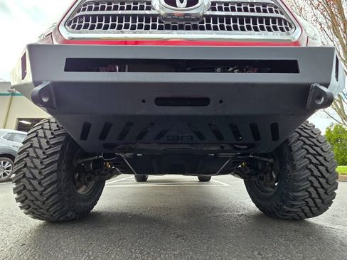 Used 2016 Toyota Tacoma TRD Off-Road w/ Premium & Technology Package image 22