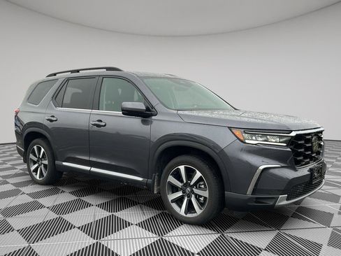 Certified 2024 Honda Pilot Touring image 1