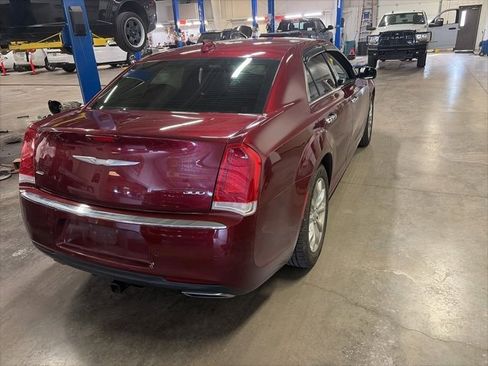 Used 2018 Chrysler 300 Limited w/ Safetytec Plus Group image 3