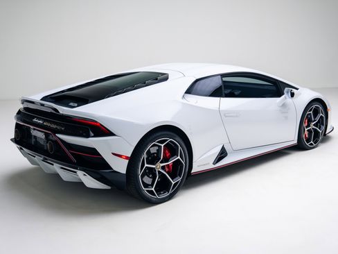 Used 2020 Lamborghini Huracan EVO image 5