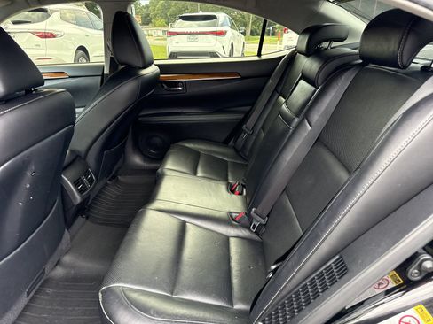Used 2015 Lexus ES 300h w/ Navigation System Package FWD image 11