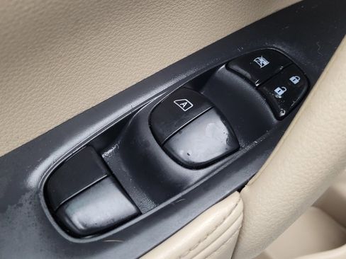 Used 2017 Nissan Rogue SV image 27