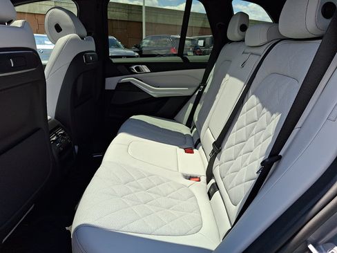 Used 2024 BMW X5 xDrive40i w/ Premium Package AWD/4WD image 10